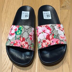 Gucci GG Blooms Supreme Slide Sandals Floral Flowers Monogram 39